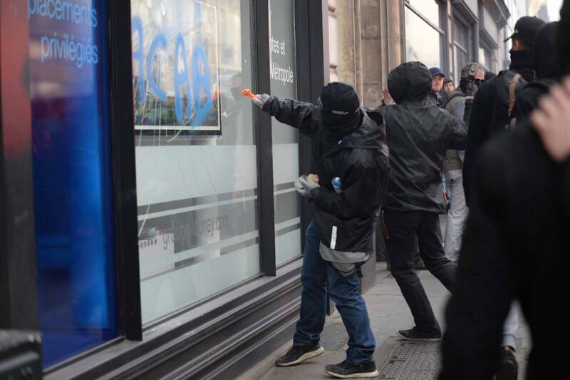 Scontri tra polizia e manifestanti anti Le Pen: numerosi feriti 3