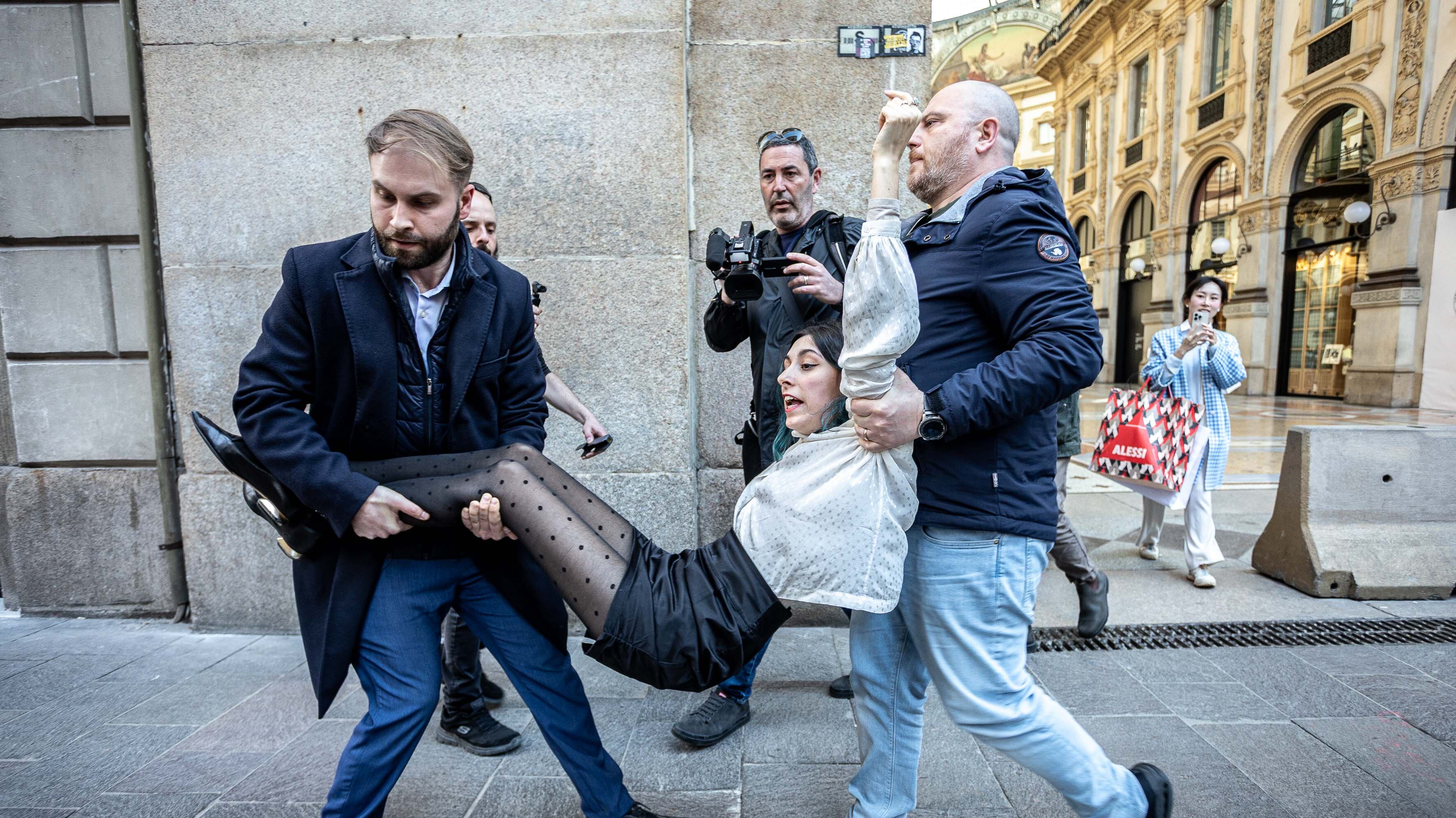 Blitz da Cracco, 20 provvedimenti contro gli ecovandali. La risposta dello chef è da manuale