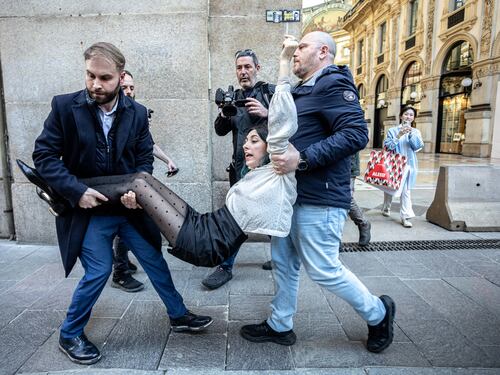 Blitz da Cracco, 20 provvedimenti contro gli ecovandali. La risposta dello chef è da manuale
