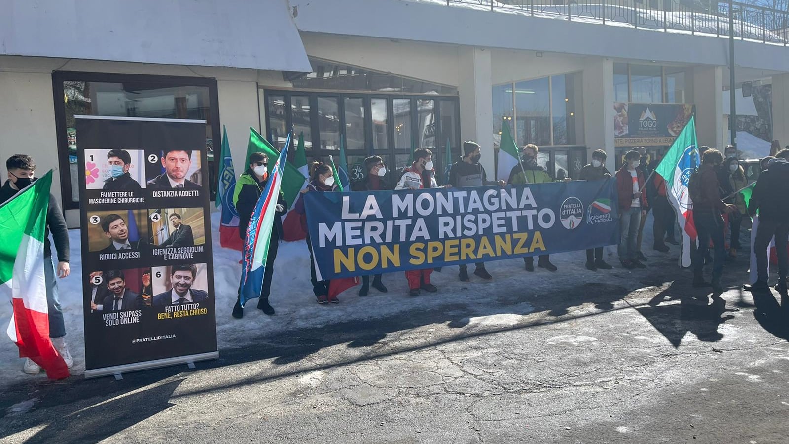 "La montagna merita rispetto, non Speranza". La protesta dei giovani di Fdi