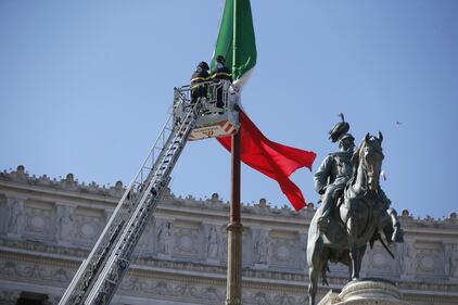 Virginia Raggi all'altare della Patria 6