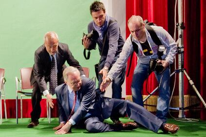 Cpitombolo del segretario Epifani sul palco di Avellino 9