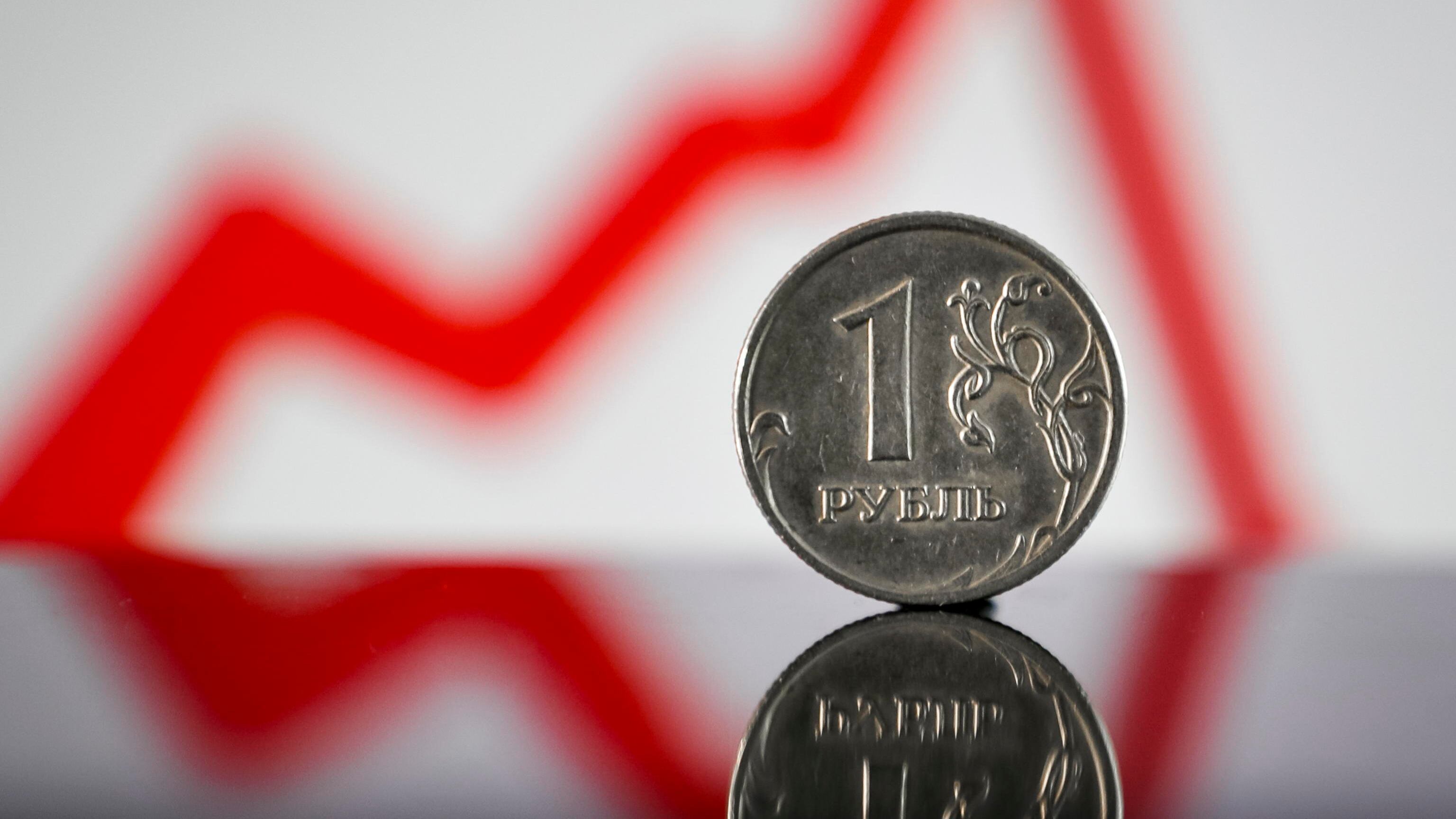 La Banca centrale russa porta i tassi al 12%. E dopo il crollo lancia il rublo digitale