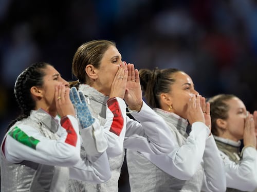Le azzurre si inchinano alle americane