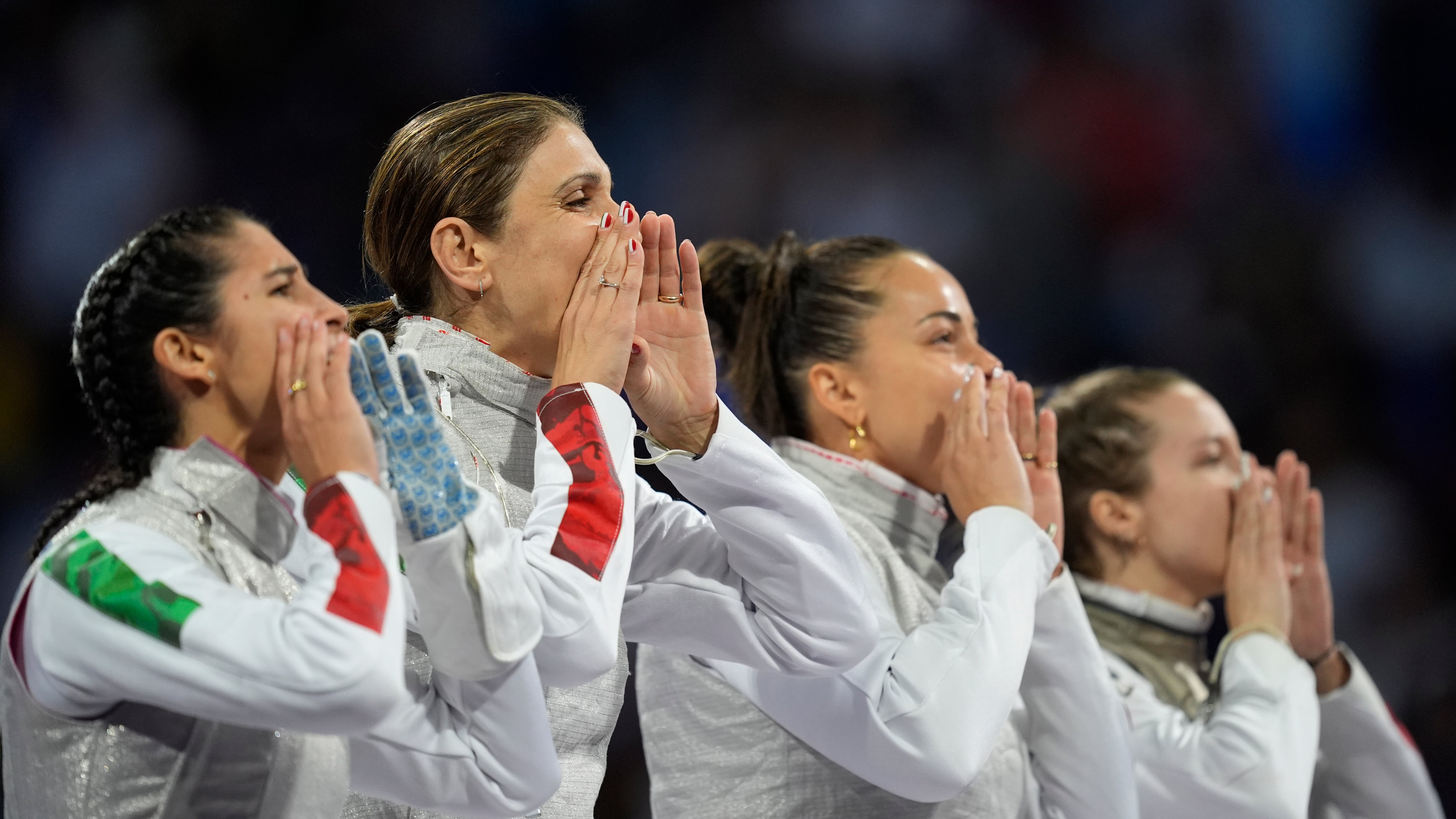 Le azzurre si inchinano alle americane