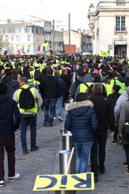 Parigi: nuove proteste in piazza per i Gilet Gialli  3