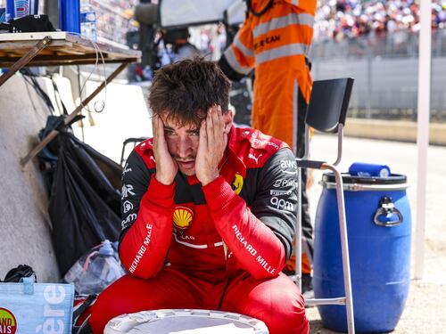 Il sogno di Leclerc rimbalza contro un muro di gomme