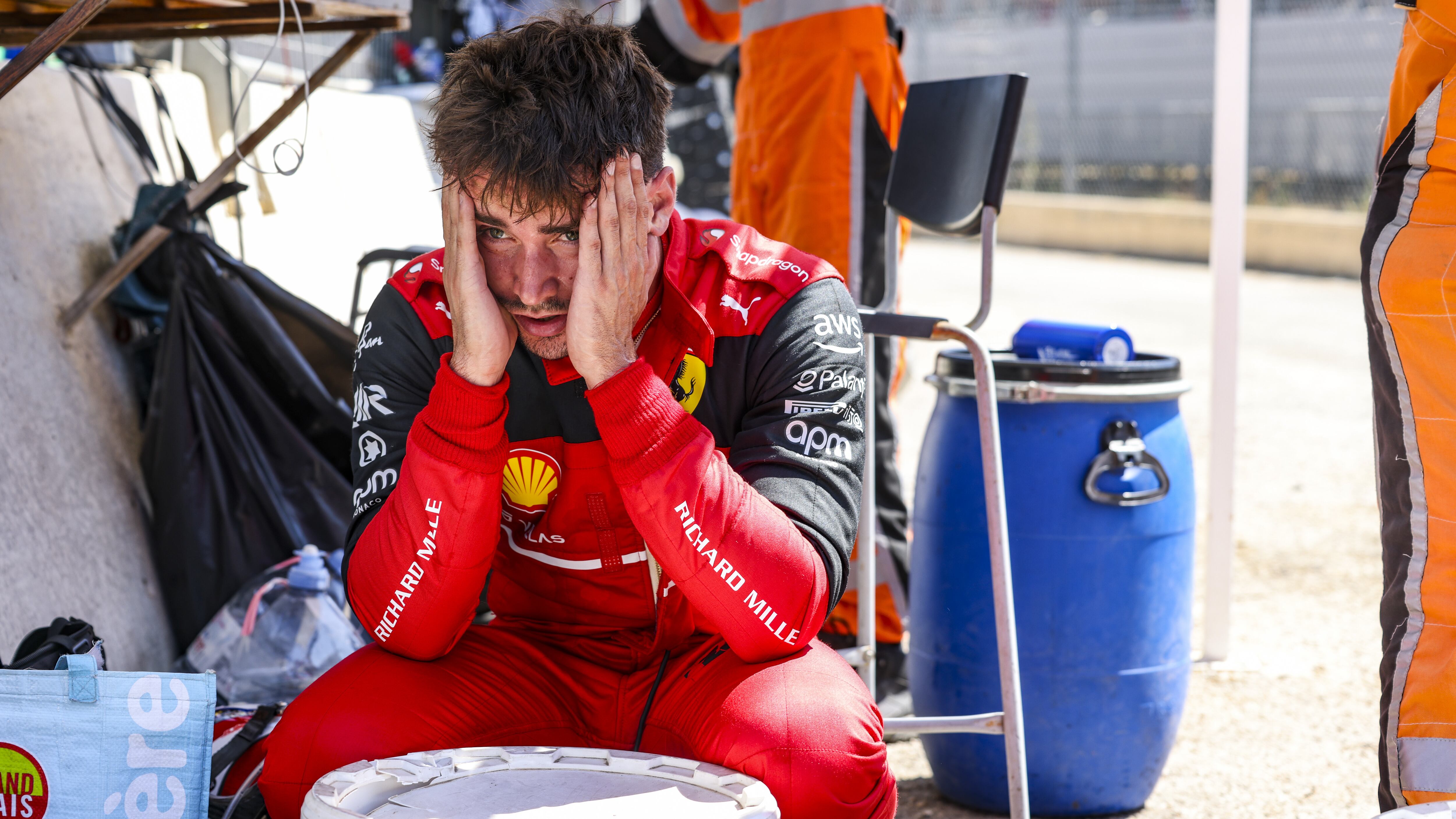 Il sogno di Leclerc rimbalza contro un muro di gomme