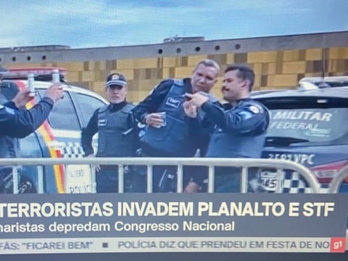 Selfie tra poliziotti e manifestanti: bufera sulla sicurezza in un Brasile spaccato