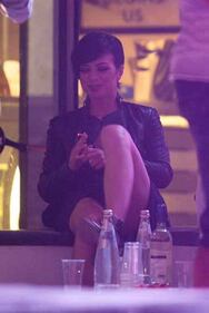 Dolcenera sexy in minigonna sulla Versilia notturna 13