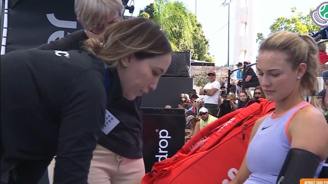 Anna Kalinskaya si sente male in campo: come sta la fidanzata di Sinner