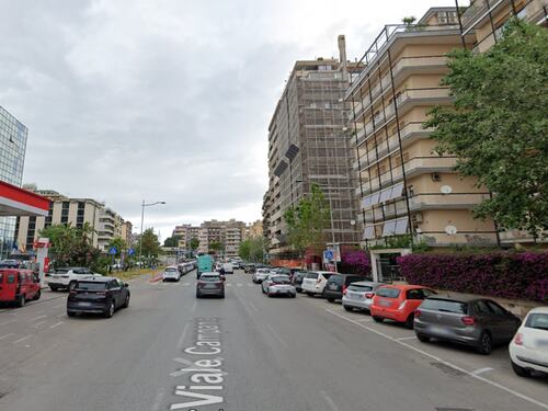 Palermo, guerra alle doppie file: sassaiola contro vigili urbani