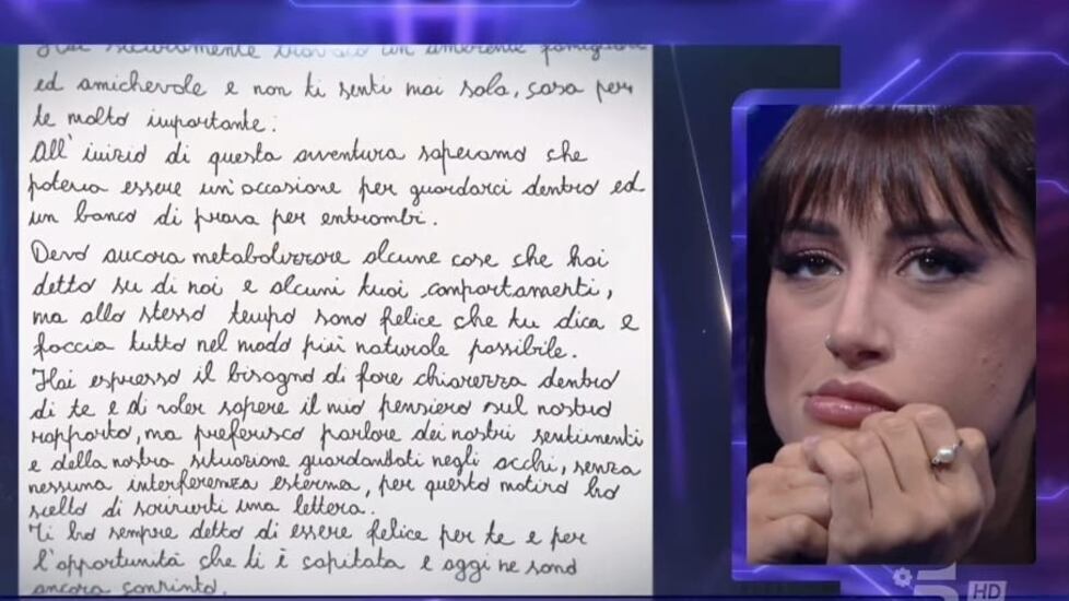 “Non mi vuole bene…”. Letizia in lacrime dopo la lettera del fidanzato al GF 23