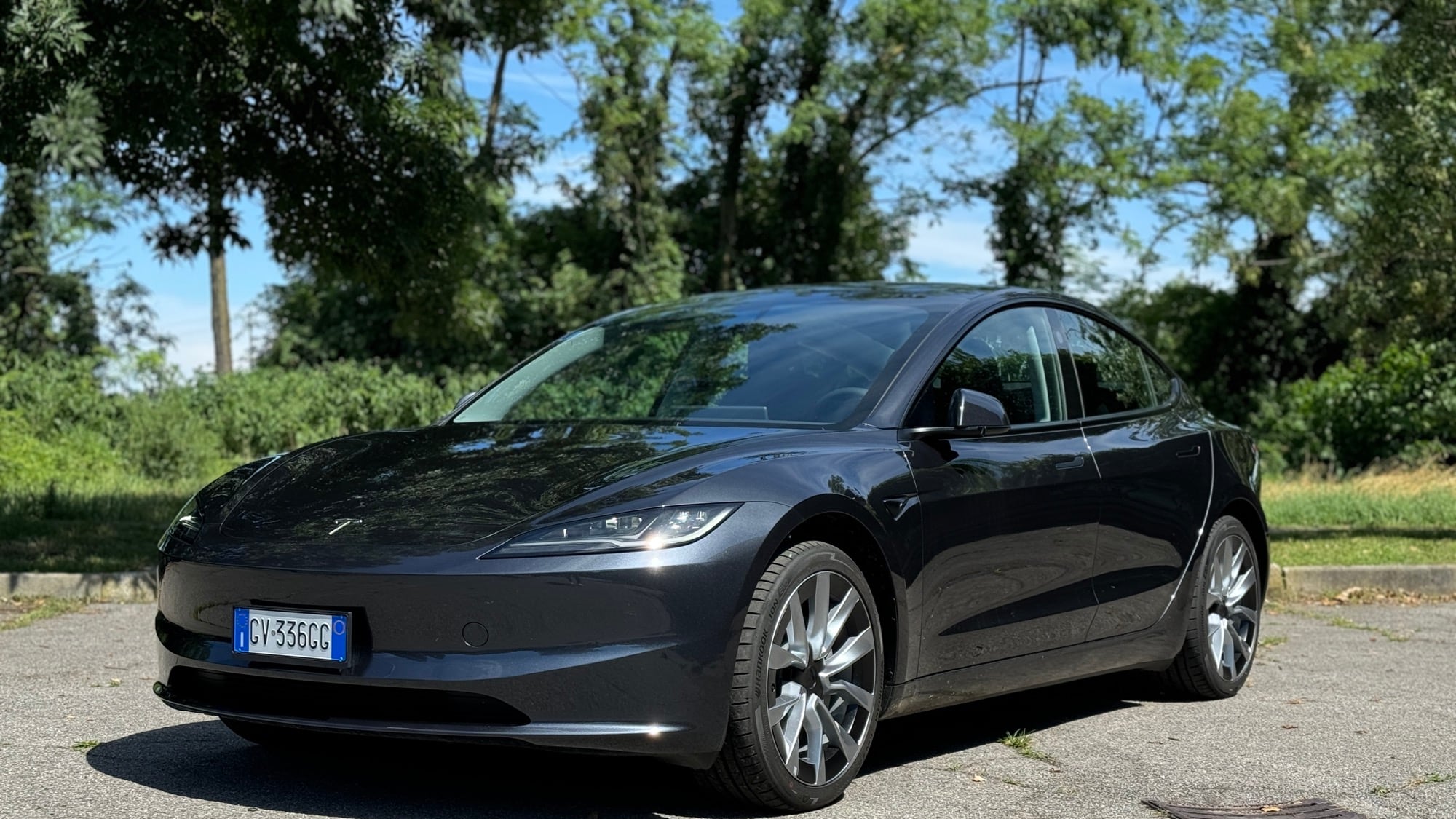Tesla Model 3 Long Range 2024: 629 km di autonomia e 498 CV servono davvero?