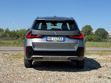 BMW X1 plug-in: guarda tutte le foto  18