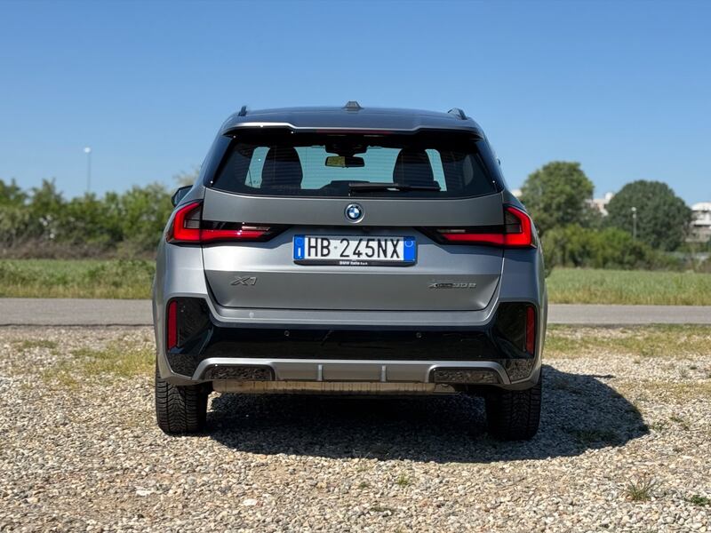 BMW X1 plug-in: guarda tutte le foto 18
