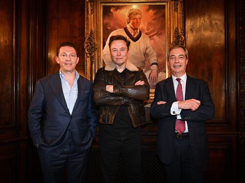"La più grande donazione nella storia politica britannica". Musk finanzia Farage
