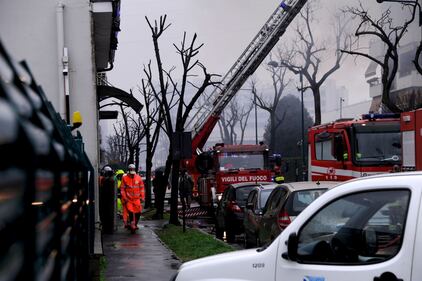 Cologno monzese, maxi-rogo in una cartiera 8