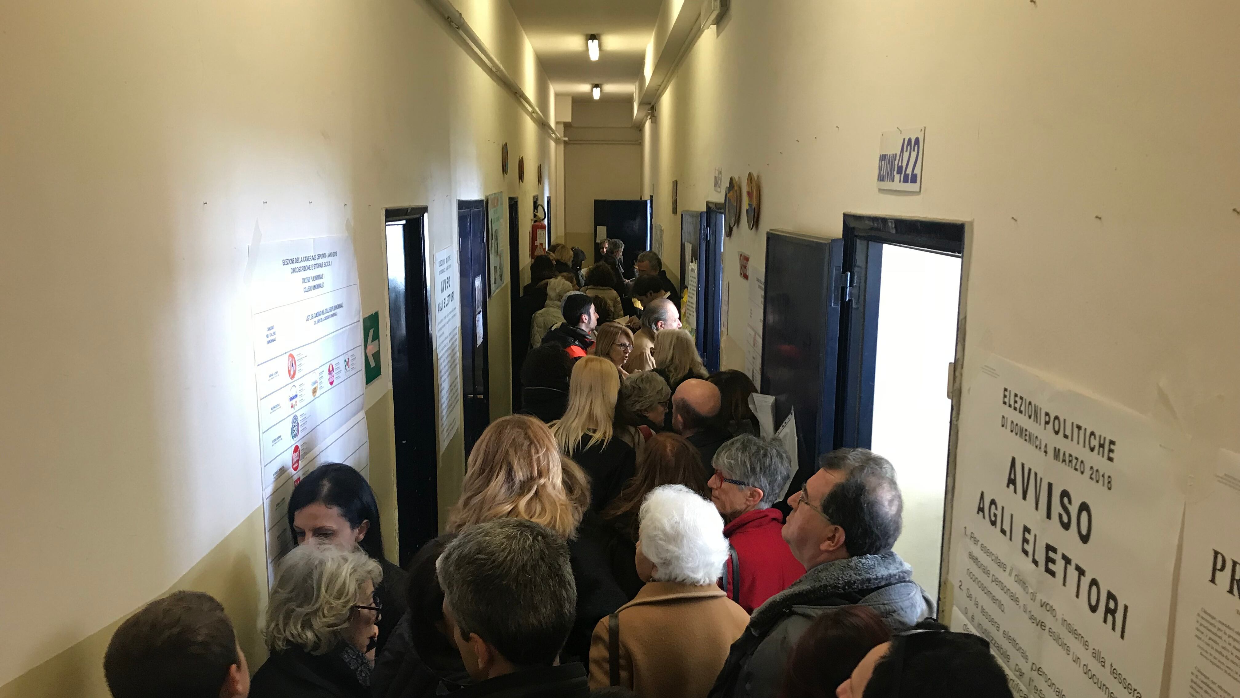 Urne aperte dalle 7 alle 23 Caos sulle schede a Palermo
