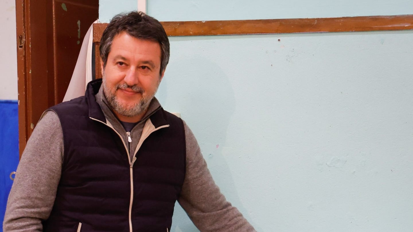 "Il vomito". Insulti a Salvini, lui demolisce l'hater