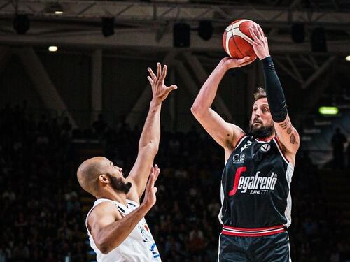 La Virtus Bologna riapre la serie scudetto: sconfitta l'Olimpia Milano 69-61