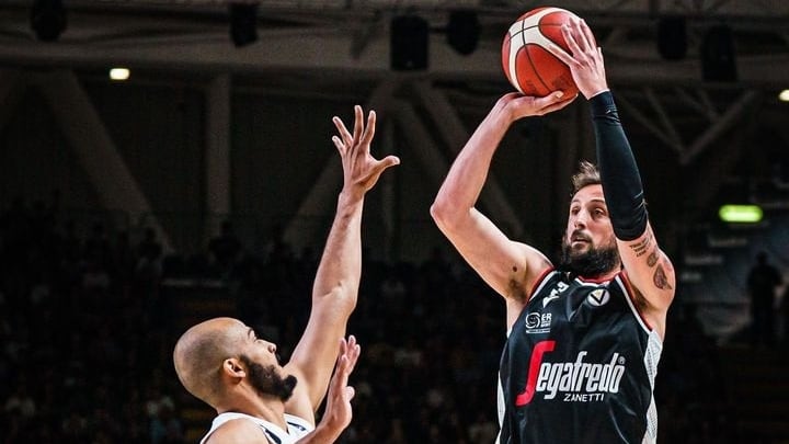 La Virtus Bologna riapre la serie scudetto: sconfitta l'Olimpia Milano 69-61