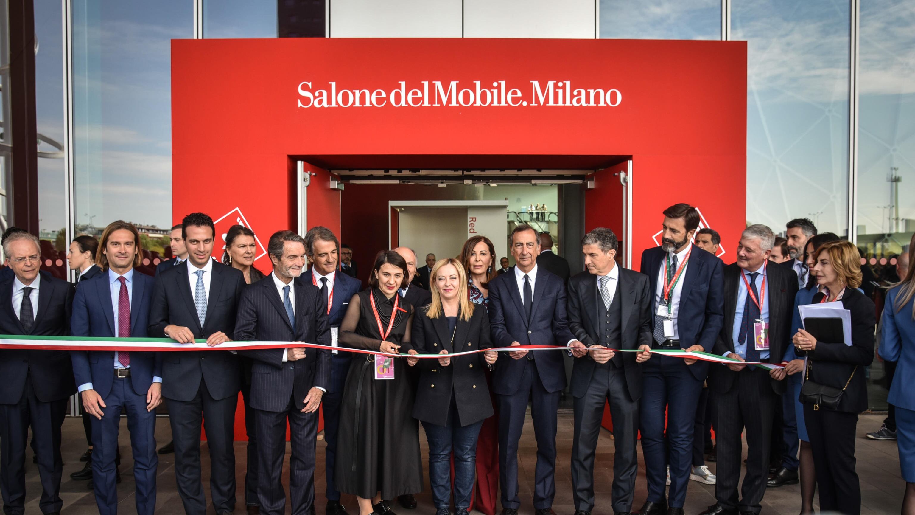 Il mondo torna al Salone del Mobile, Giorgia Meloni: "Tuteleremo il marchio"