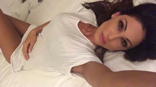 Anna Tatangelo hot, trasparenze a letto 2