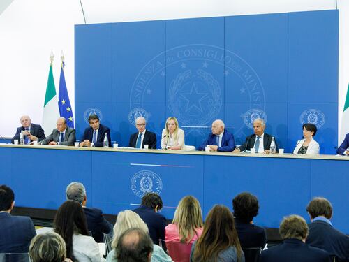 Il governo supera il test del voto. Ora scatta la "fase 2" con le riforme