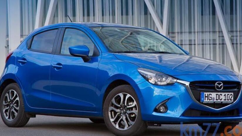 Mazda2 inaugura un nuovo corso Sportiva e aggressiva: da 13.900 euro