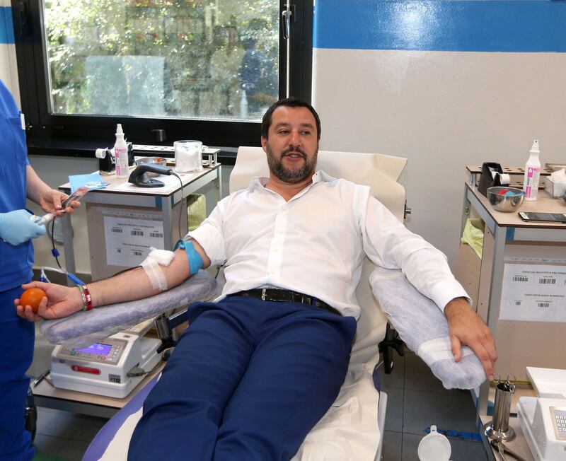 Salvini dona il sangue e scherza: "Ho la pressione alta, dovrei rilassarmi..." 4