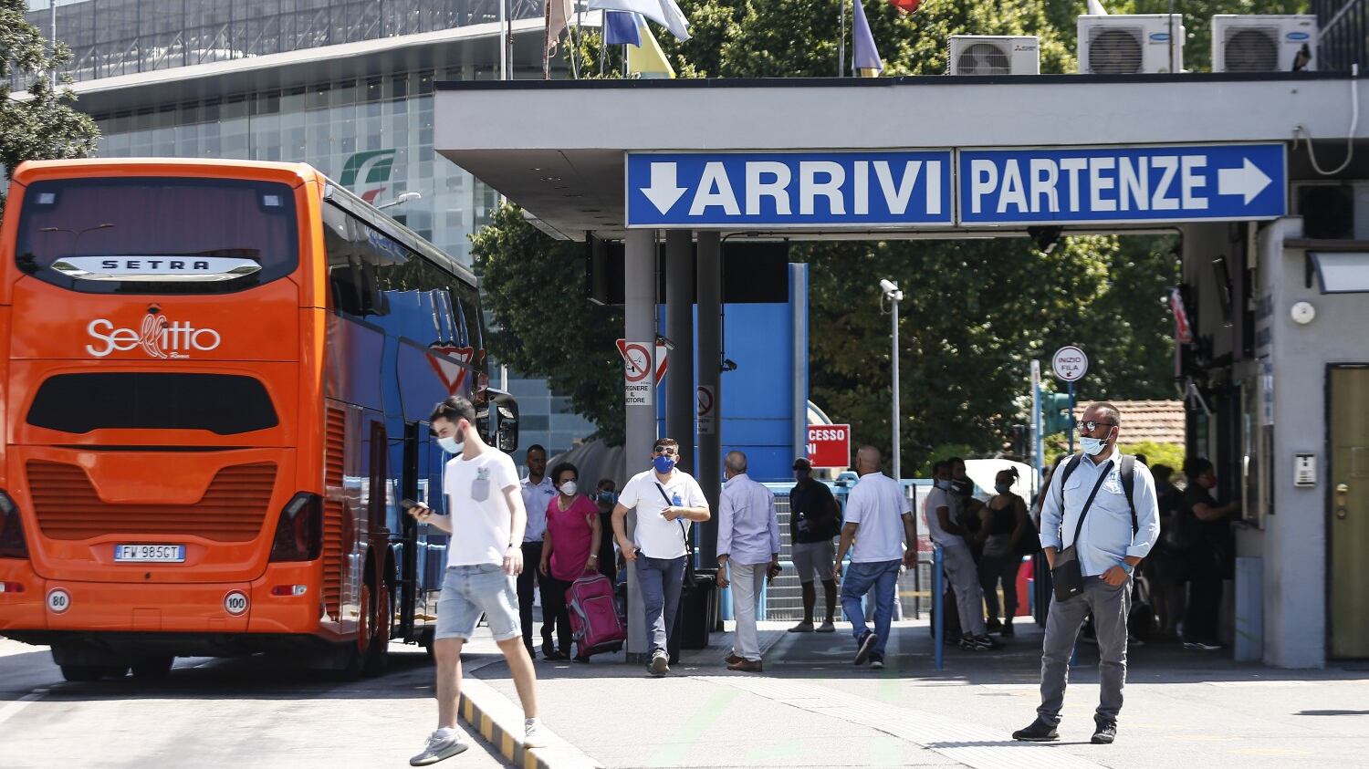 Migranti, allerta dall'Est Europa: i pullman evitano controlli in stazione