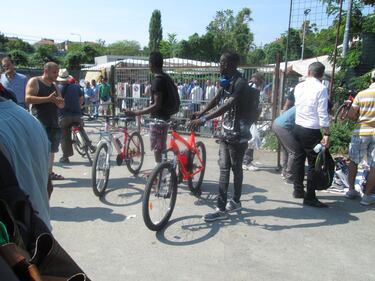 Nel suk della merce illegale ​anche i vigili non entrano 6