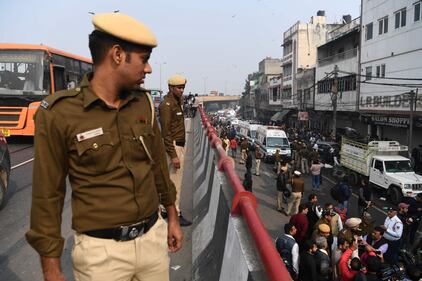 Incendio divampato in una fabbrica di New Delhi,. Molti gli operai morti 3