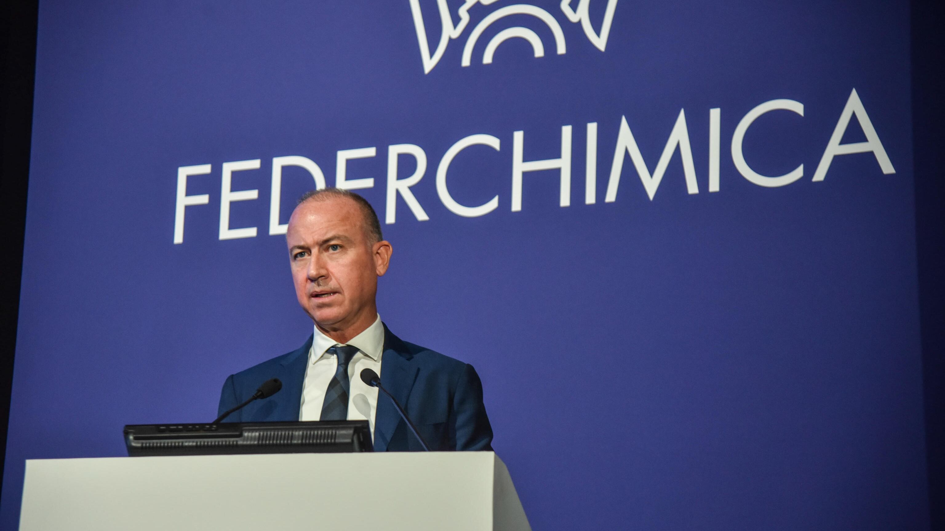 Chimica in retromarcia, pesa ancora l'energia