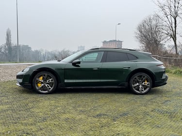 Porsche Taycan Turbo S: la gallery dell'elettrica "familiare" da 952 CV 16