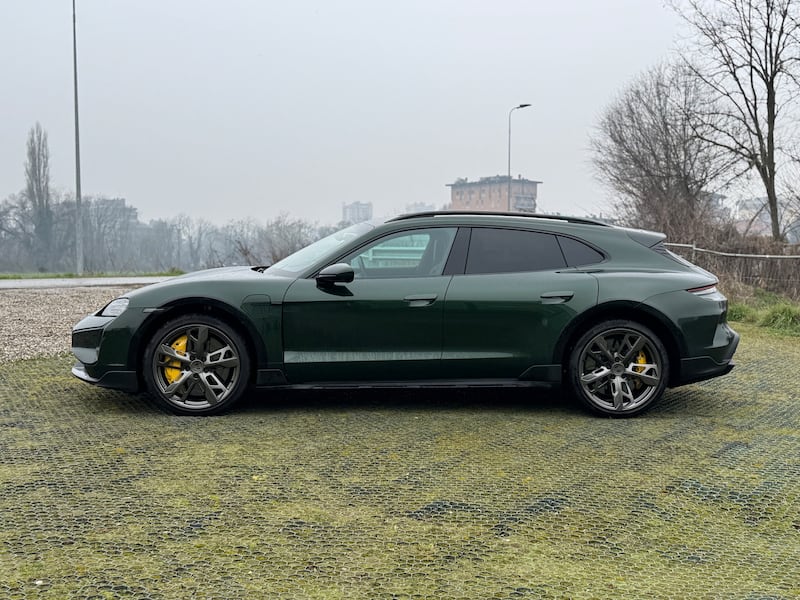 Porsche Taycan Turbo S: la gallery dell'elettrica "familiare" da 952 CV 16