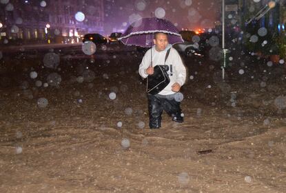 Alluvione a Genova: allagamenti, blackout, scuole chiuse 16