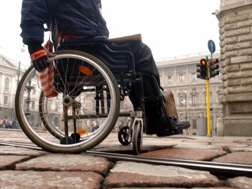 "Inammissibile". La sinistra vara la "tassa sui disabili": la denuncia di FdI