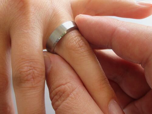 Pakistan, si sposa per amore: il padre le dà fuoco