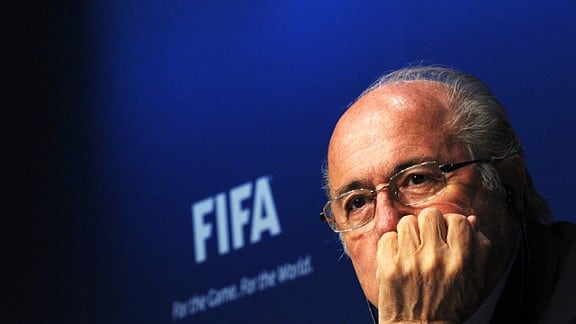 Blatter apre a Africa e Asia per salvarsi la poltrona