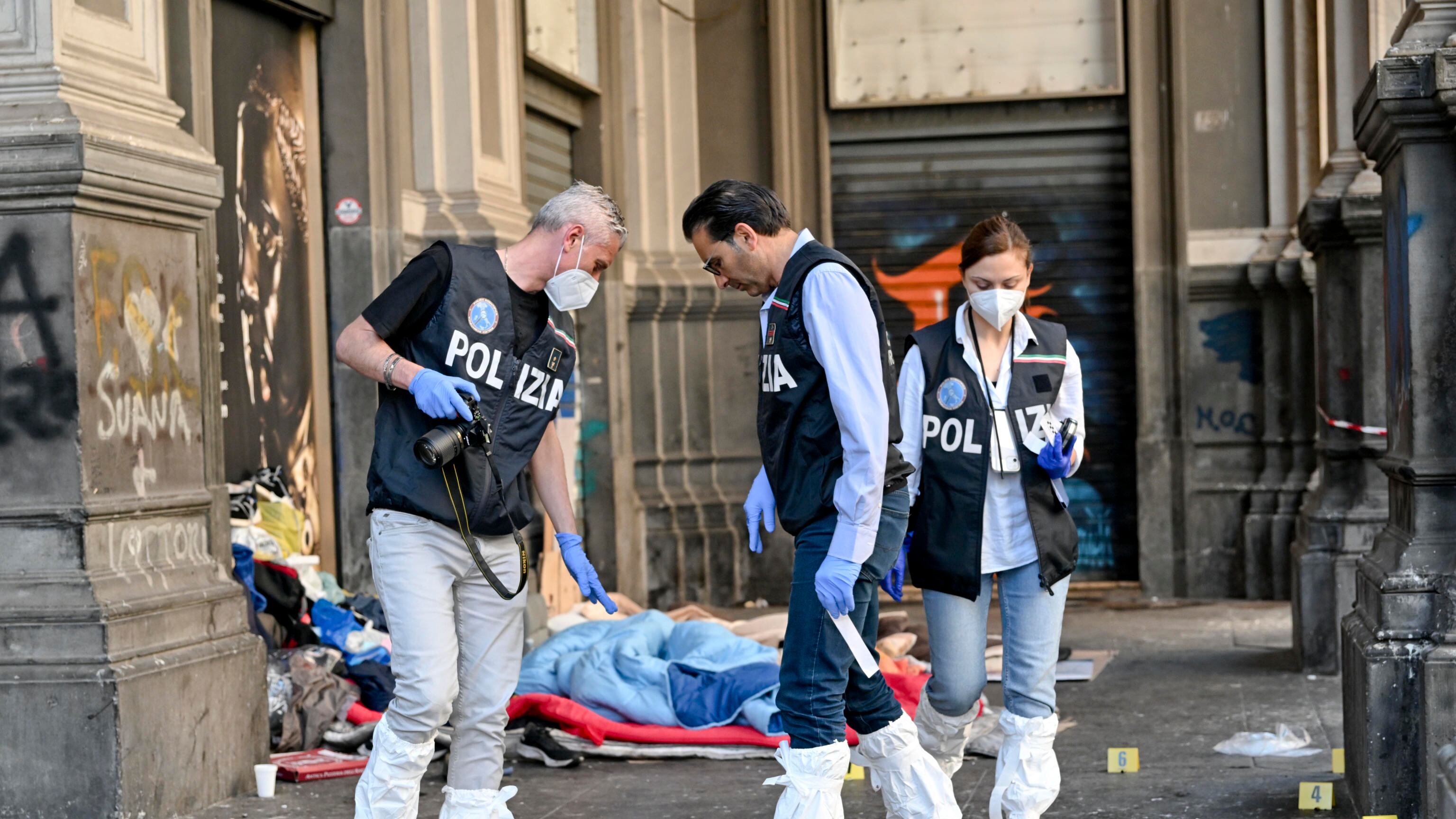 Un clochard aggredisce un vigile. L'agente gli spara