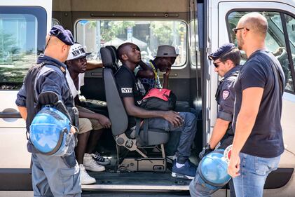 Nuovi blitz anti-migranti in Stazione Centrale 7
