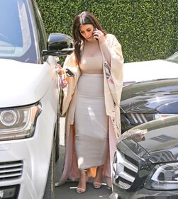 Le sorelle Kardashian a Los Angeles: chi è più sexy tra Kim e Khloe? 15