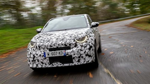 Abarth 600e, guarda tutte le foto della versione camuffata 5