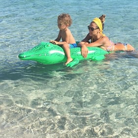 Melissa Satta a tutta famiglia con Kevin Prince e Maddox in Sardegna 3