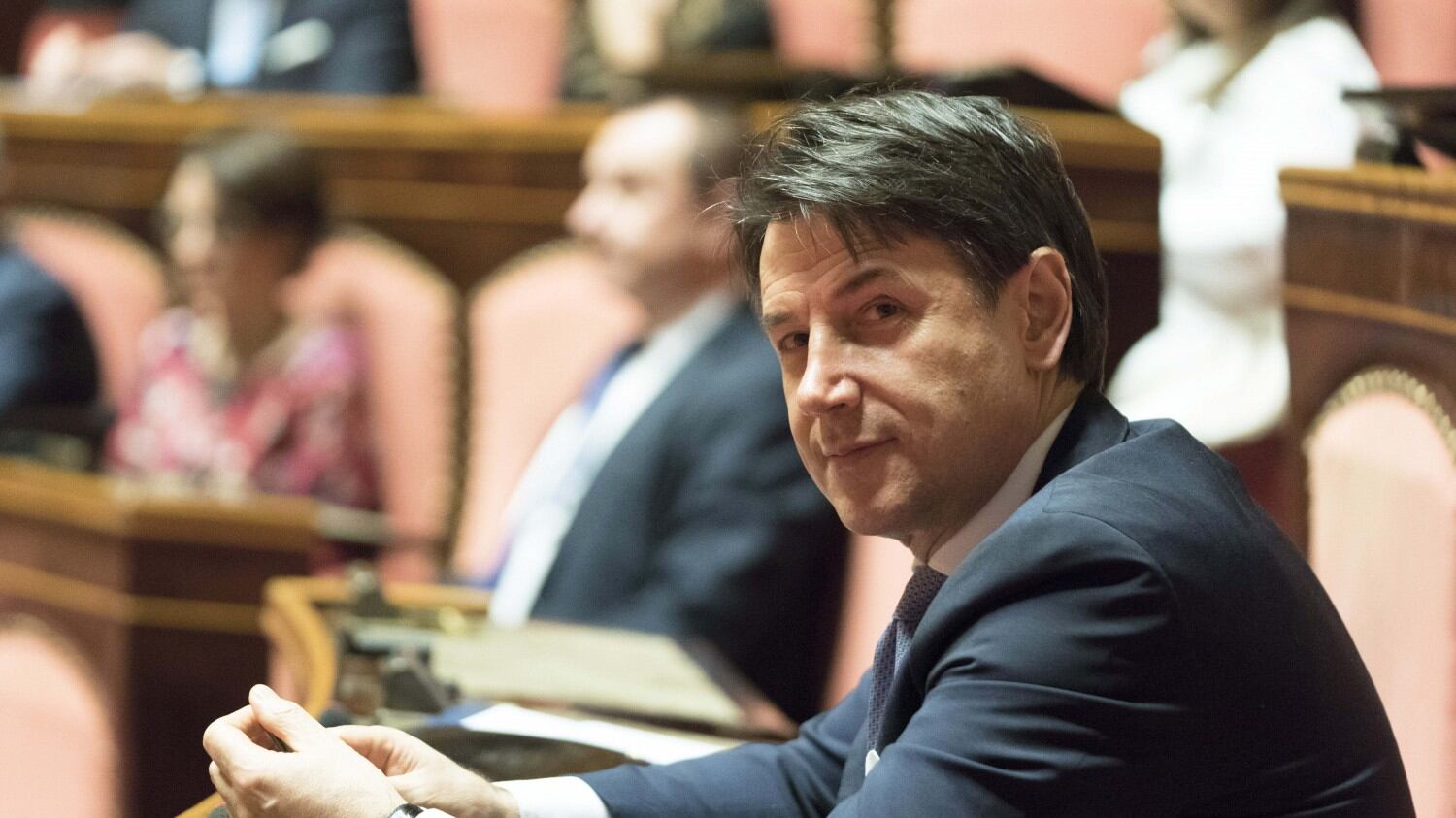 Conte a caccia di parlamentari tenta di fare un nuovo governo