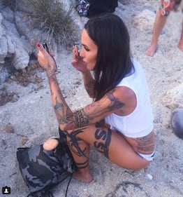 Siria De Fazio si mostra in topless 16
