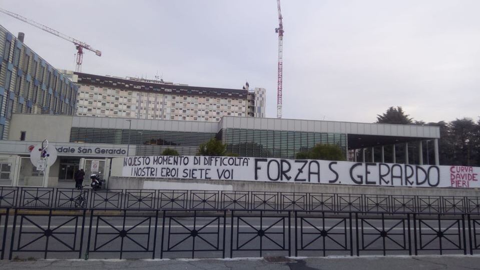 Gli ultras tifano per medici e infermieri: "Siete i nostri giocatori"