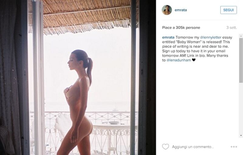 Emily Ratajkowski, seflie nudo allo specchio come Kim Kardashian: foto 6